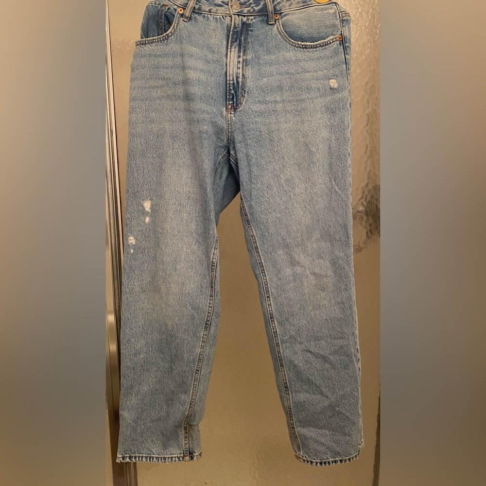 High rise light wash Stradivarius jeans, size 8.